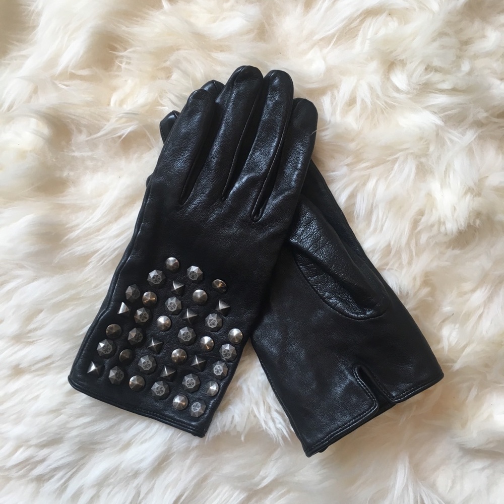 NWOT Carolina Amato Leather Studded Gloves